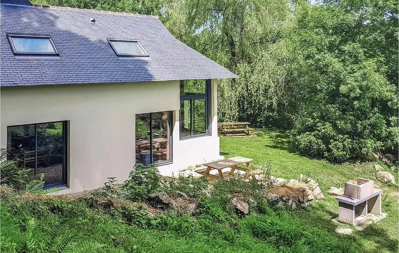 Holiday home Lovely Home In Bannalec With Kitchen